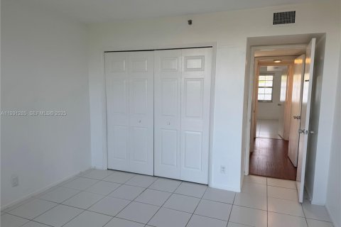 Снять в аренду кондоминиум в Помпано-Бич, Флорида 3 спальни, 150.5м2, № 1989853 - фото 21