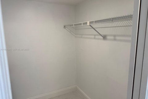 Снять в аренду кондоминиум в Помпано-Бич, Флорида 3 спальни, 150.5м2, № 1989853 - фото 17