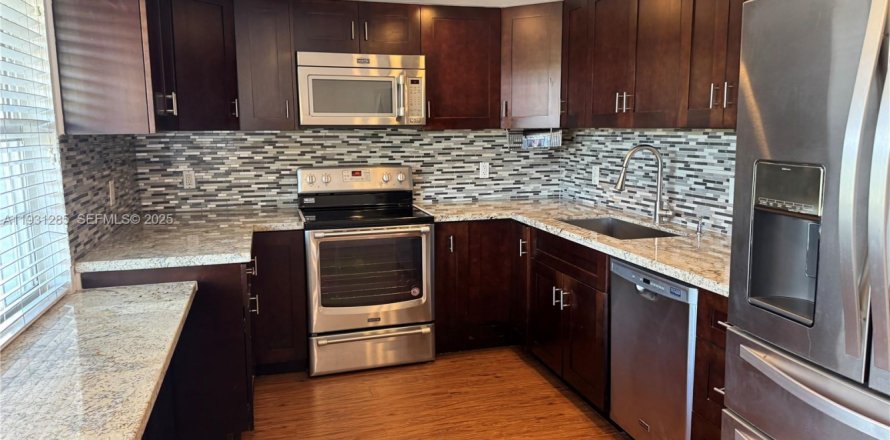 Кондоминиум с 3 спальнями в Помпано-Бич, Флорида № 1989853