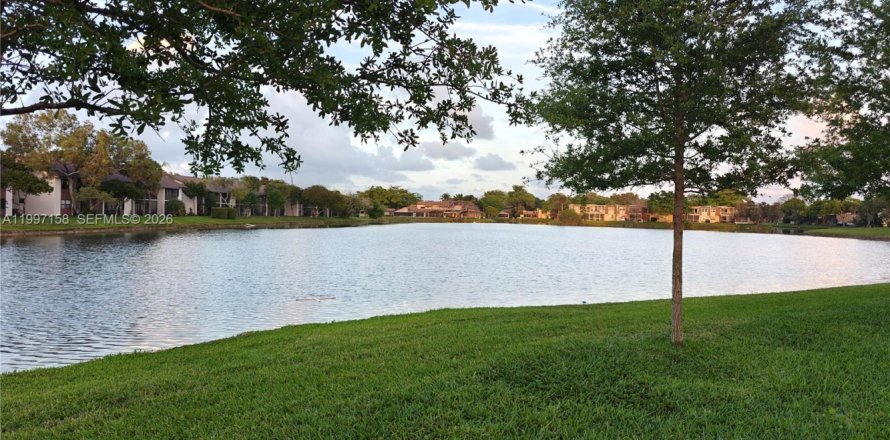 Touwnhouse à Sunrise, Floride 3 chambres, 141.12 m2 № 2059654