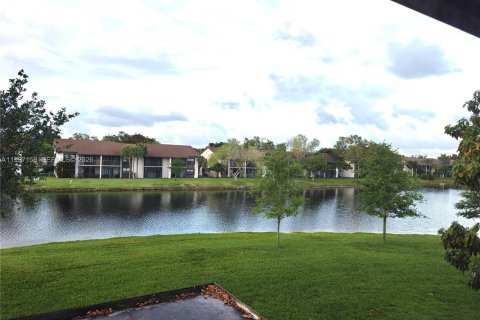 Touwnhouse à vendre à Sunrise, Floride: 3 chambres, 141.12 m2 № 2059654 - photo 13