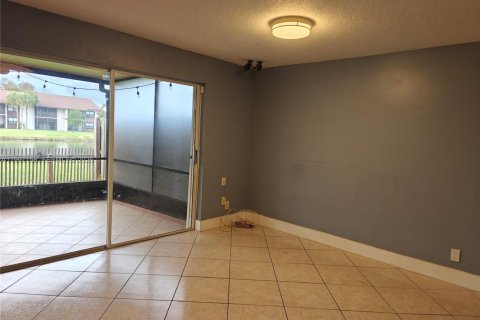 Touwnhouse à vendre à Sunrise, Floride: 3 chambres, 141.12 m2 № 2059654 - photo 7