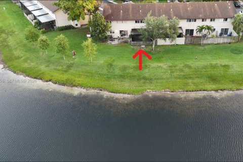 Touwnhouse à vendre à Sunrise, Floride: 3 chambres, 141.12 m2 № 2059654 - photo 2