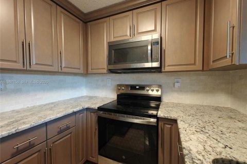 Touwnhouse à vendre à Sunrise, Floride: 3 chambres, 141.12 m2 № 2059654 - photo 5