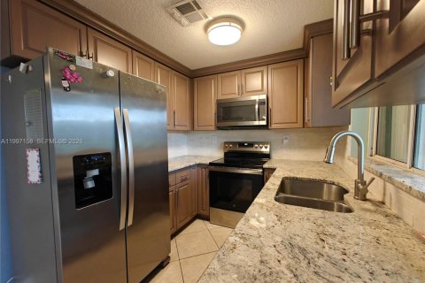 Touwnhouse à vendre à Sunrise, Floride: 3 chambres, 141.12 m2 № 2059654 - photo 4