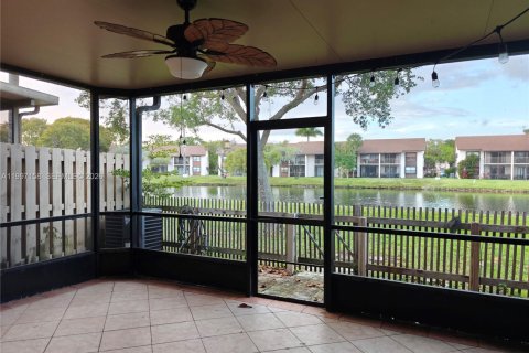 Touwnhouse à vendre à Sunrise, Floride: 3 chambres, 141.12 m2 № 2059654 - photo 6