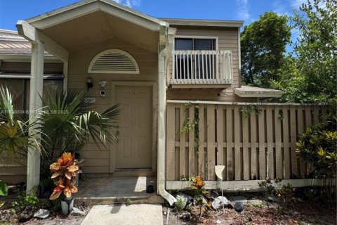 Купить таунхаус в Норт-Лодердейл, Флорида 3 спальни, 124.12м2, № 1952870 - фото 9