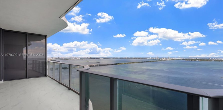 Кондоминиум с 2 спальнями в Майами, Флорида № 2046338