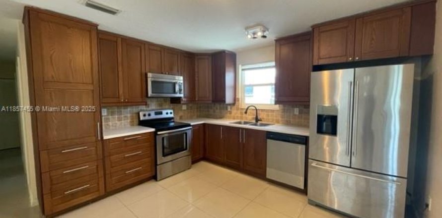 Villa ou maison à North Miami Beach, Floride 2 chambres № 1882209