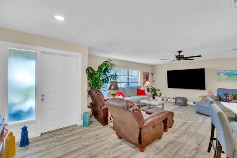 House in Sebastian, Florida 2 bedrooms, 128.02 sq.m. № 2181839 - photo 3