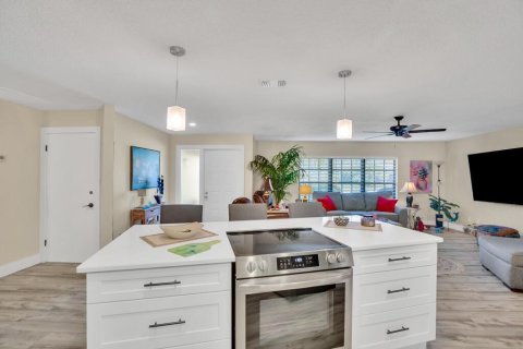 House in Sebastian, Florida 2 bedrooms, 128.02 sq.m. № 2181839 - photo 17