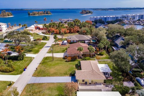 House in Sebastian, Florida 2 bedrooms, 128.02 sq.m. № 2181839 - photo 23