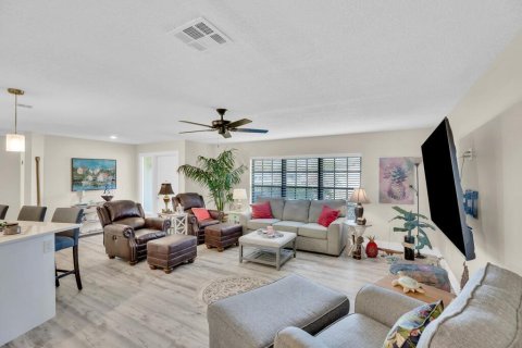 House in Sebastian, Florida 2 bedrooms, 128.02 sq.m. № 2181839 - photo 6