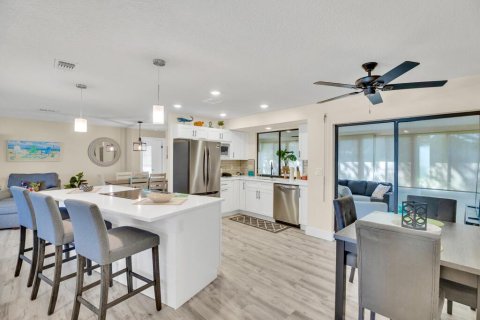 House in Sebastian, Florida 2 bedrooms, 128.02 sq.m. № 2181839 - photo 13