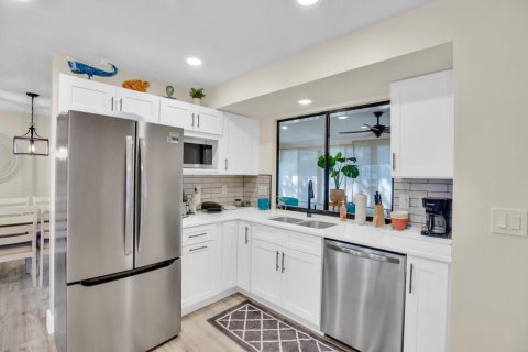 House in Sebastian, Florida 2 bedrooms, 128.02 sq.m. № 2181839 - photo 12