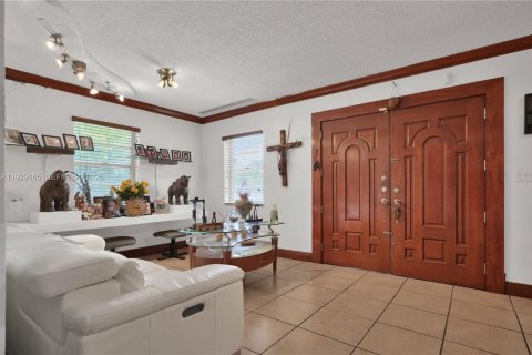 House in Miami, Florida 4 bedrooms, 270.25 sq.m. № 2035109 - photo 24