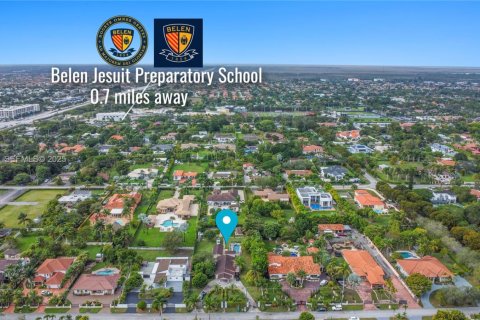 House in Miami, Florida 4 bedrooms, 270.25 sq.m. № 2035109 - photo 18