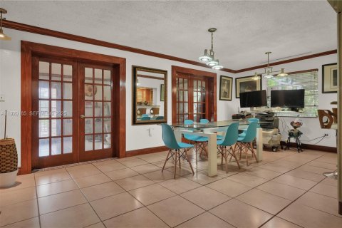 House in Miami, Florida 4 bedrooms, 270.25 sq.m. № 2035109 - photo 28