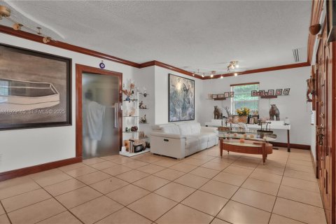 House in Miami, Florida 4 bedrooms, 270.25 sq.m. № 2035109 - photo 22