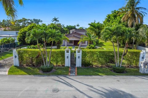 House in Miami, Florida 4 bedrooms, 270.25 sq.m. № 2035109 - photo 12