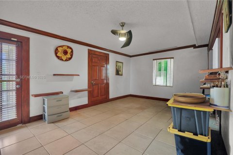 House in Miami, Florida 4 bedrooms, 270.25 sq.m. № 2035109 - photo 29