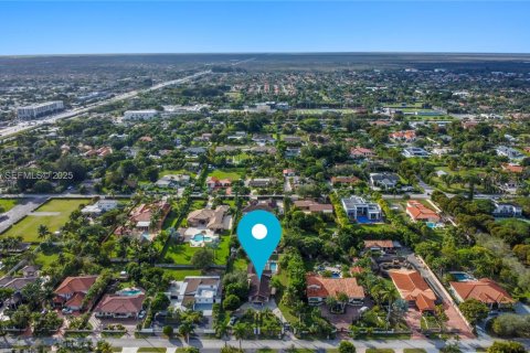 House in Miami, Florida 4 bedrooms, 270.25 sq.m. № 2035109 - photo 20