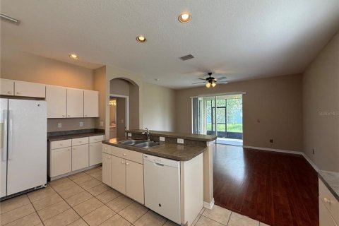 House in Fish Hawk, Florida 4 bedrooms, 177.26 sq.m. № 2272817 - photo 12