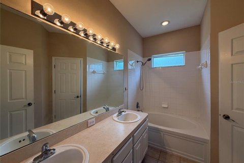 House in Fish Hawk, Florida 4 bedrooms, 177.26 sq.m. № 2272817 - photo 17