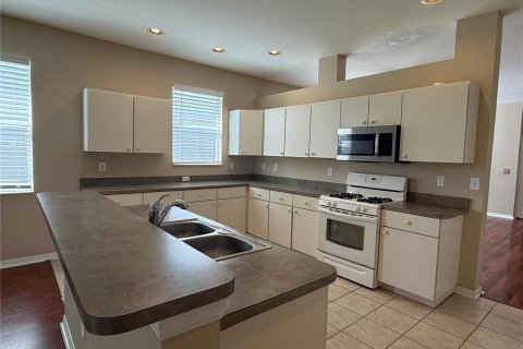 House in Fish Hawk, Florida 4 bedrooms, 177.26 sq.m. № 2272817 - photo 9