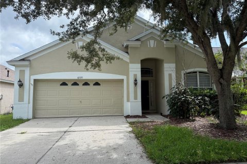 House in Fish Hawk, Florida 4 bedrooms, 177.26 sq.m. № 2272817 - photo 2