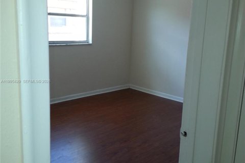 Condo in Lauderhill, Florida, 2 bedrooms № 2062980 - photo 10