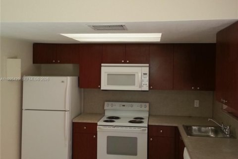 Condo in Lauderhill, Florida, 2 bedrooms № 2062980 - photo 6