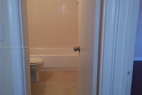 Condo in Lauderhill, Florida, 2 bedrooms № 2062980 - photo 9