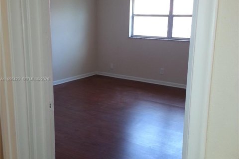 Condo in Lauderhill, Florida, 2 bedrooms № 2062980 - photo 11