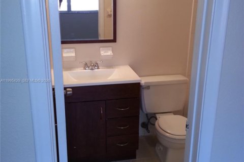 Condo in Lauderhill, Florida, 2 bedrooms № 2062980 - photo 7