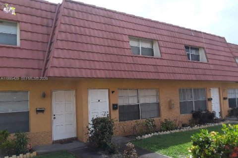 Condo in Lauderhill, Florida, 2 bedrooms  № 2062980