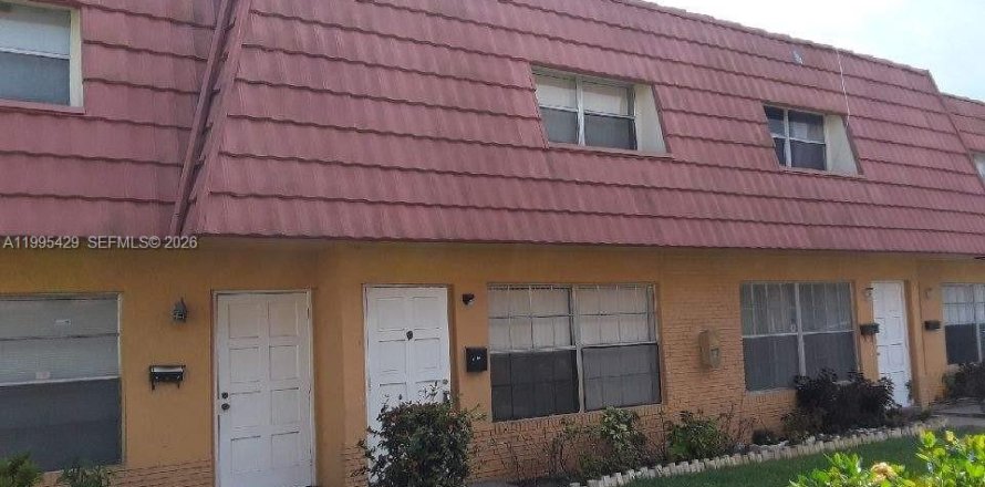 Condo in Lauderhill, Florida, 2 bedrooms № 2062980