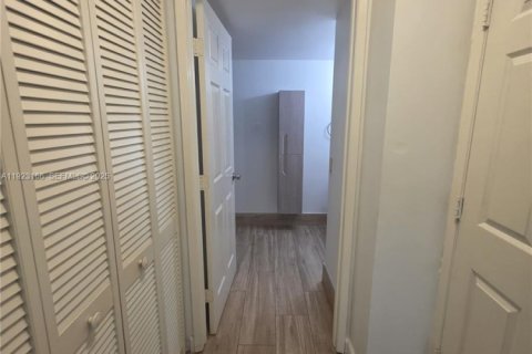 Copropriété à louer à Miami, Floride: 3 chambres, 104.05 m2 № 1976601 - photo 18