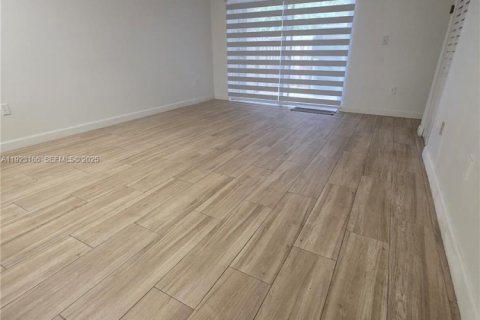 Copropriété à louer à Miami, Floride: 3 chambres, 104.05 m2 № 1976601 - photo 13