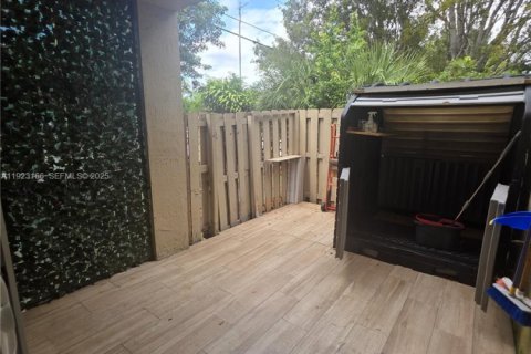 Copropriété à louer à Miami, Floride: 3 chambres, 104.05 m2 № 1976601 - photo 16