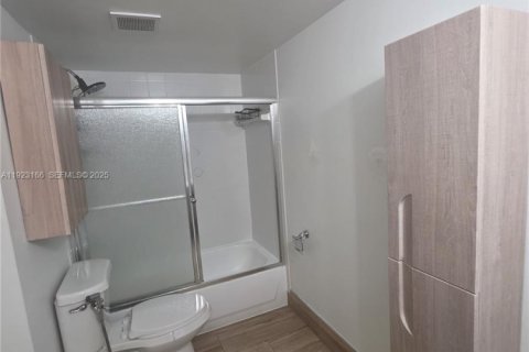 Copropriété à louer à Miami, Floride: 3 chambres, 104.05 m2 № 1976601 - photo 24