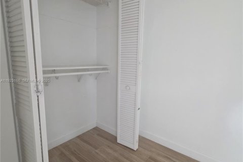 Copropriété à louer à Miami, Floride: 3 chambres, 104.05 m2 № 1976601 - photo 5