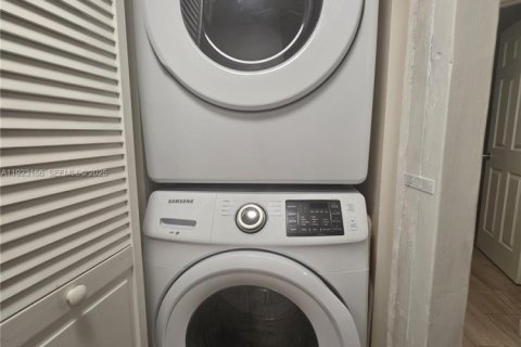 Copropriété à louer à Miami, Floride: 3 chambres, 104.05 m2 № 1976601 - photo 4