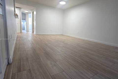 Copropriété à louer à Miami, Floride: 3 chambres, 104.05 m2 № 1976601 - photo 12