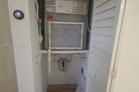 Copropriété à louer à Miami, Floride: 3 chambres, 104.05 m2 № 1976601 - photo 14