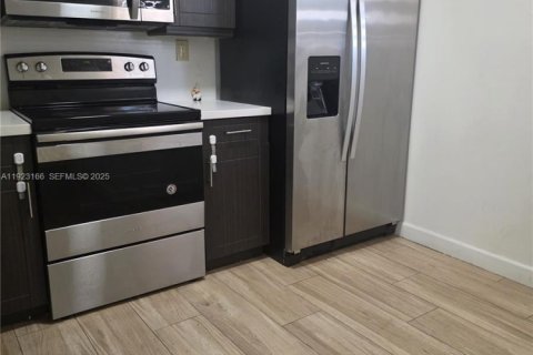 Copropriété à louer à Miami, Floride: 3 chambres, 104.05 m2 № 1976601 - photo 3