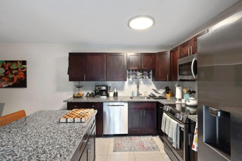 Townhouse in Davie, Florida 2 bedrooms, 139.35 sq.m. № 2268273 - photo 10