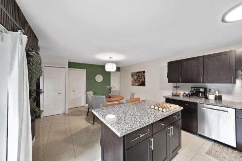 Townhouse in Davie, Florida 2 bedrooms, 139.35 sq.m. № 2268273 - photo 11