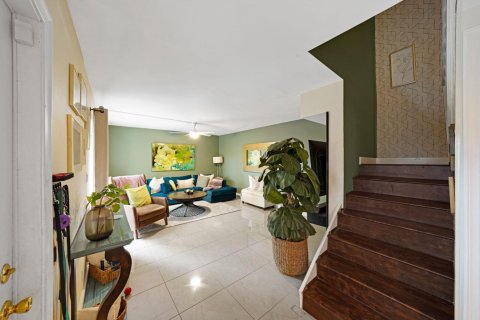 Townhouse in Davie, Florida 2 bedrooms, 139.35 sq.m. № 2268273 - photo 12
