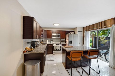 Townhouse in Davie, Florida 2 bedrooms, 139.35 sq.m. № 2268273